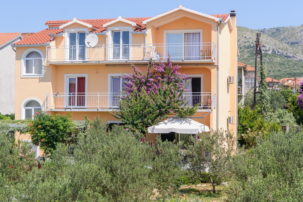Apartments Grgic Trogir Bagian luar foto