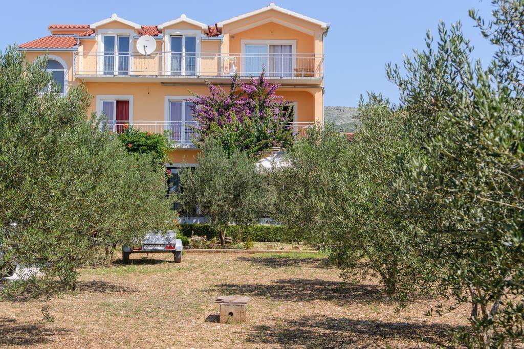 Apartments Grgic Trogir Bagian luar foto